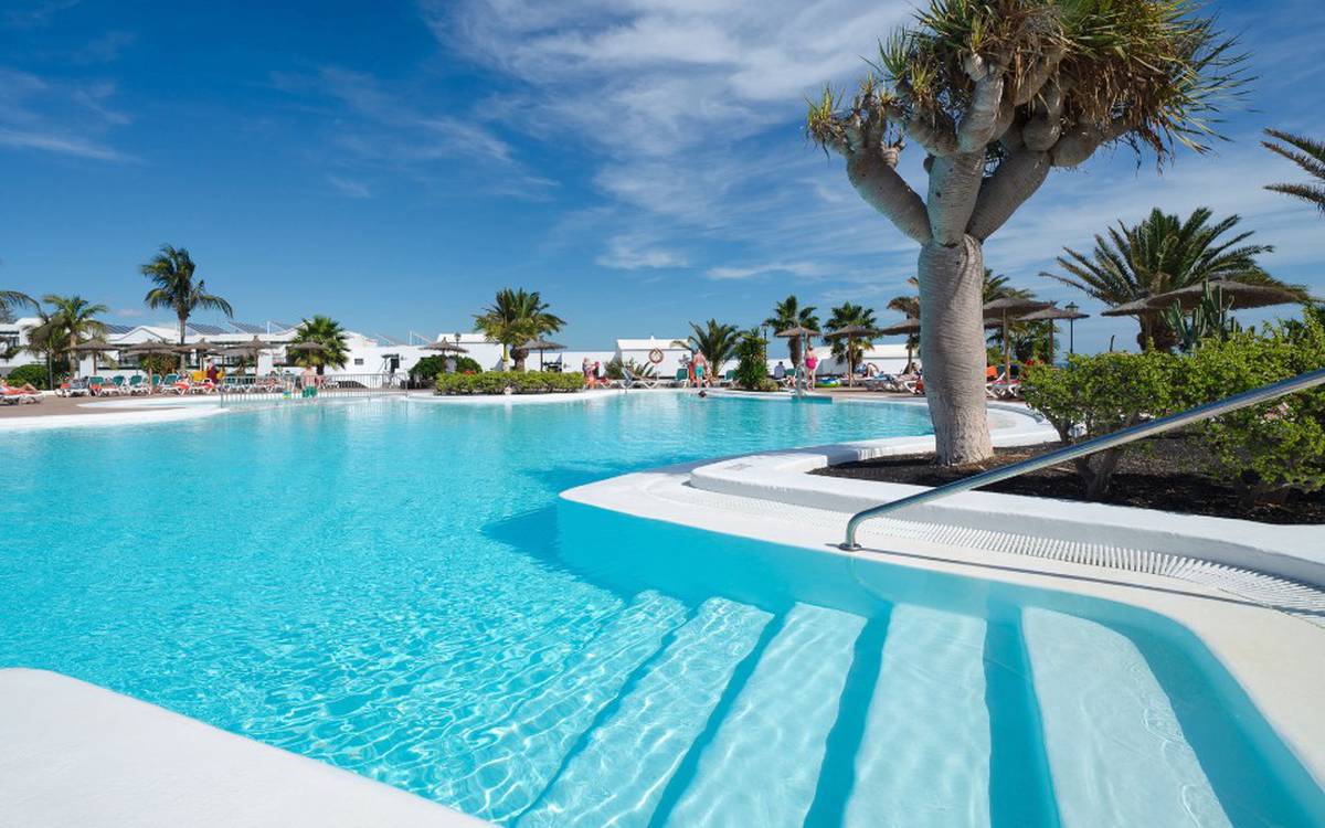 Duas piscinas Hotel ILUNION Costa Sal Lanzarote Puerto del Carmen